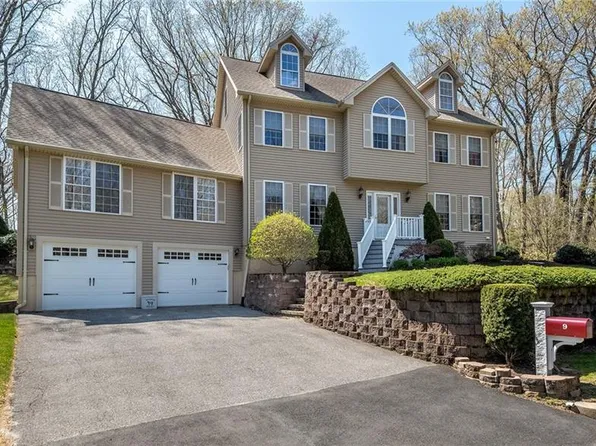 9 Meadowbrook Rd, Lincoln, RI 02865