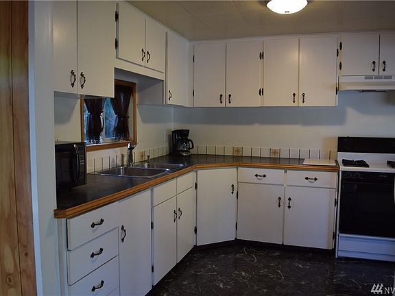 5th image of 1325 W Railroad Ave