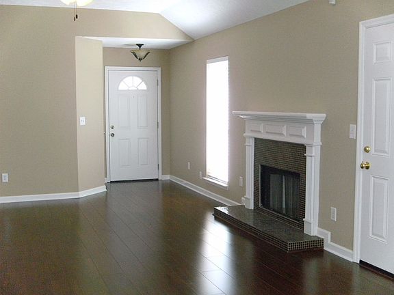 3rd image of 2056 Aberdeen Dr