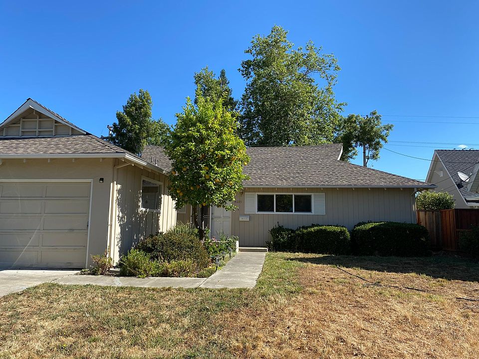 Single family house with garage for two car parking.