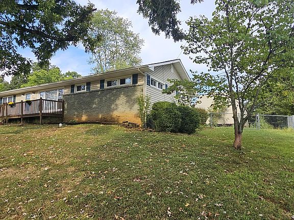 4th image of 614 Rose Ln
