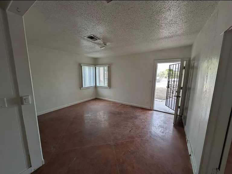 3441 N Mountain Ave — Photo 4
