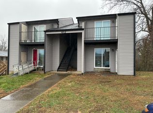 412 Woodcreek Dr, Radcliff, KY 40160