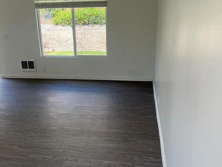 Greenbrier Apartments — Photo 16