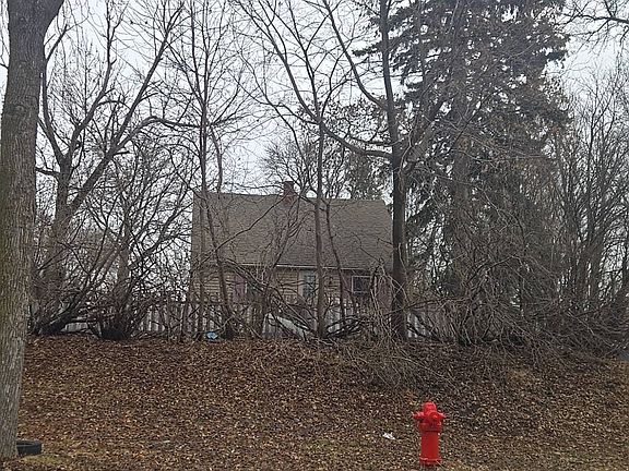 2nd image of 325 Ferring St SE