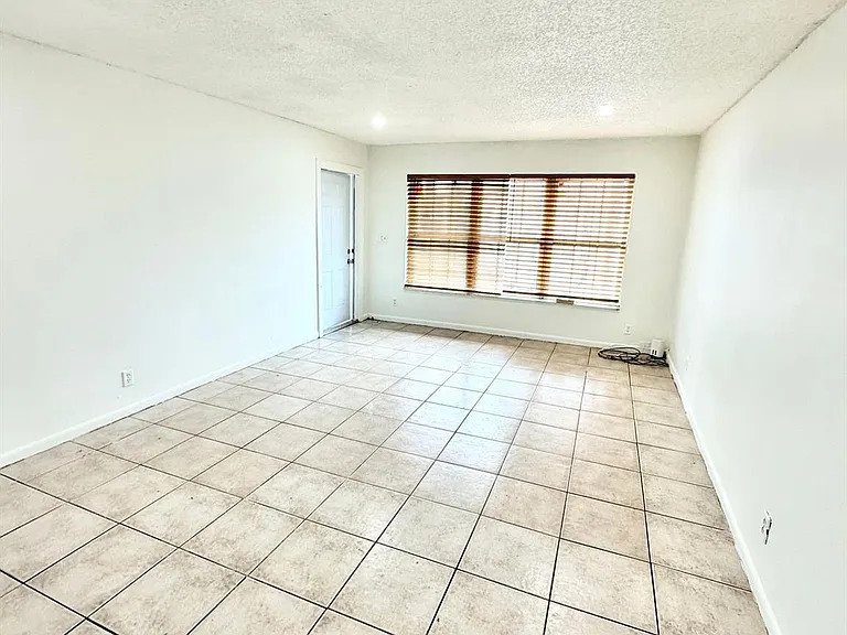 5730 NW 27th Ct — Photo 19