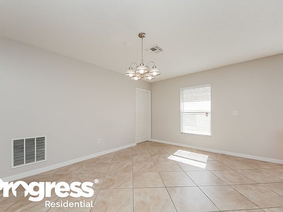 4th image of 211 Owenshire Cir