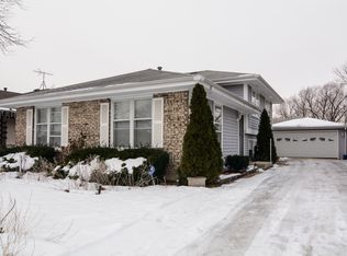 1028 Fulton Dr, Streamwood, IL 60107