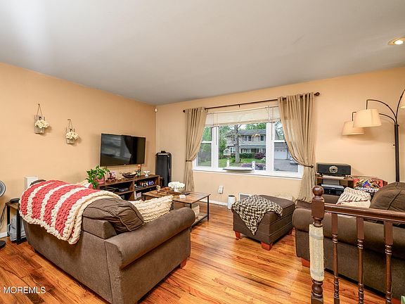 4th image of 15 Princeton Drive