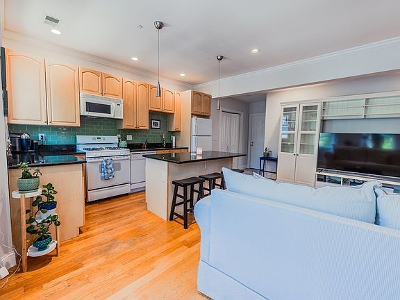 3rd image of 146 Clifton St APT 6