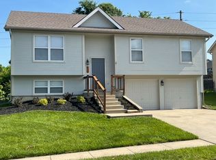 830 Village St, Leavenworth, KS 66048