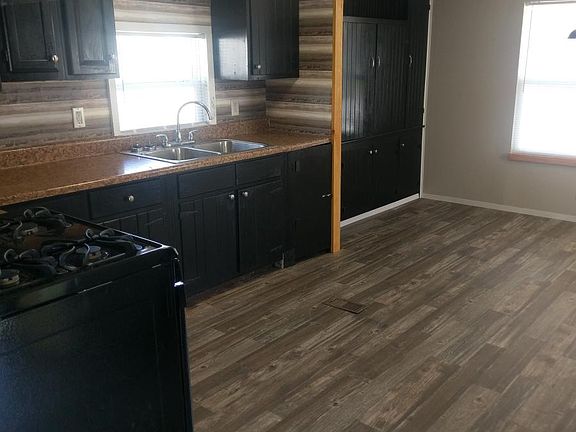 5th image of 16 Spruce Ln