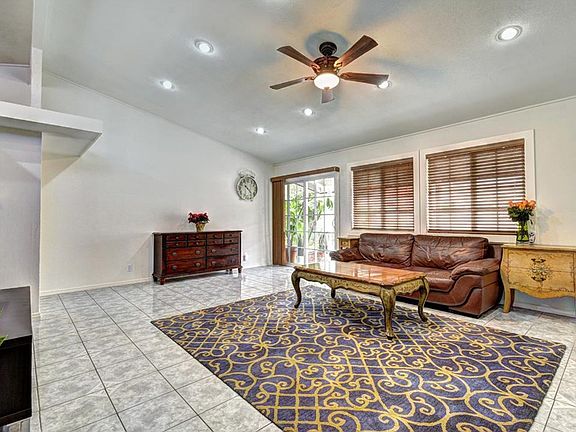 3rd image of 9582 Cerritos Ave