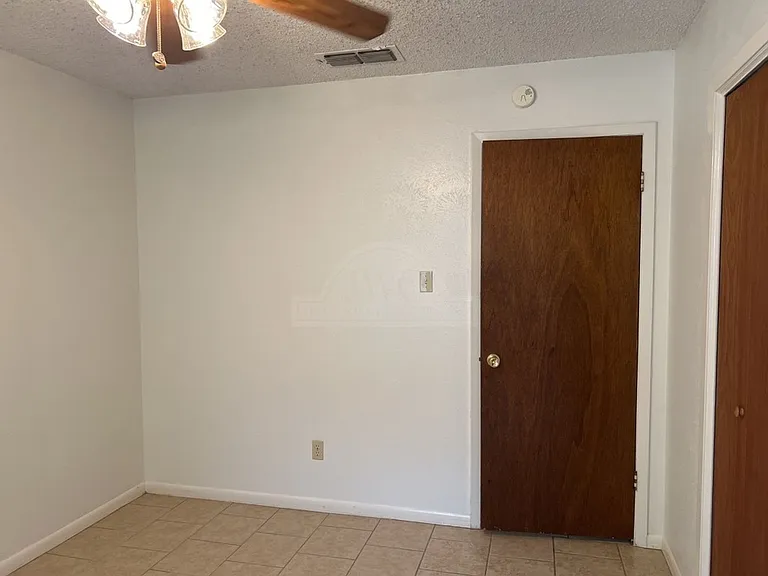 2408 Carnation Dr — Photo 15