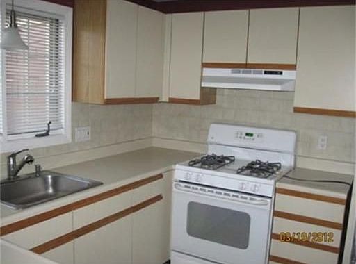 3rd image of 106 Heritage Dr