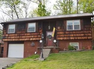 5004 Tipperary St, Cross Lanes, WV 25313