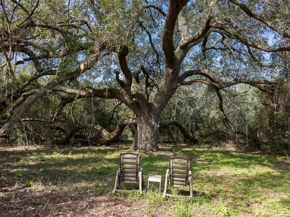 8189 Milton Rd, Sealy, TX 77474