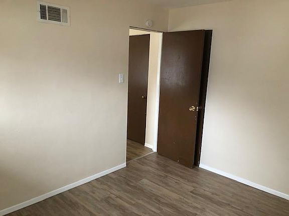 4th image of 20 Barto Dr