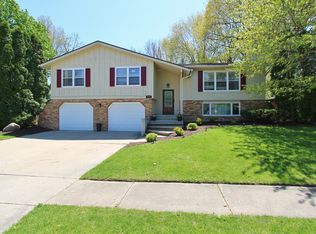 805 Lakeshore Dr, Morris, IL 60450
