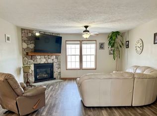 8401 Falconview Pkwy, Freeland, MI 48623