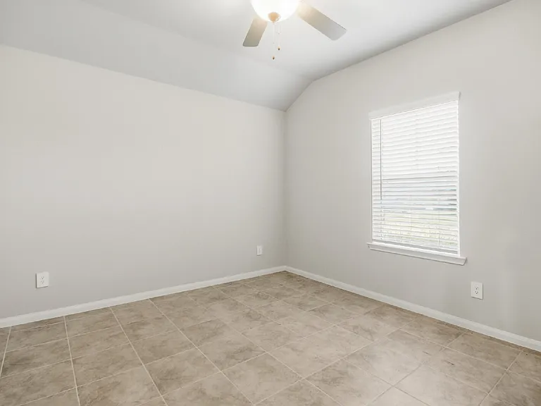 1207 Cascade Hills Dr — Photo 4