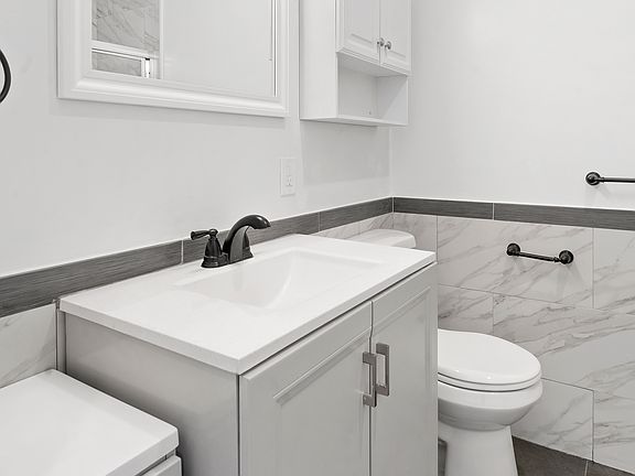5th image of 38 E 126th St APT 3