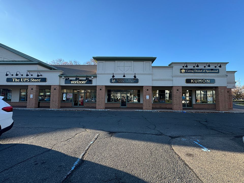 2nd image of 422 Main St