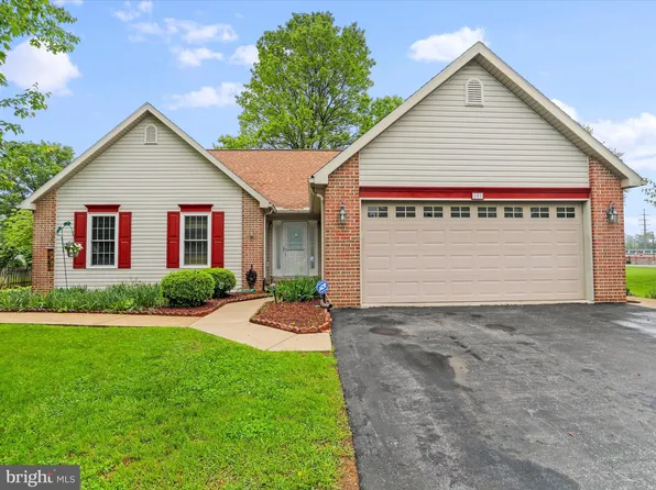 109 Finch Ln, Falling Waters, WV 25419