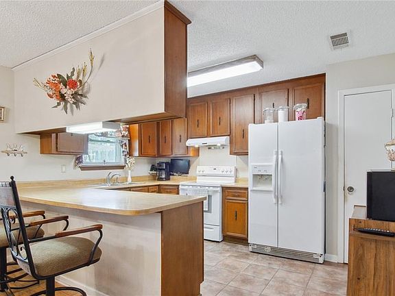 3rd image of 2112 Titan St