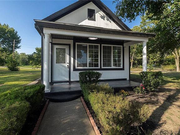 3rd image of 134 Stewart Ave