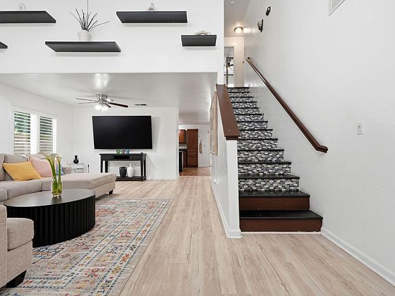 4th image of 2631 E Parkview Ave