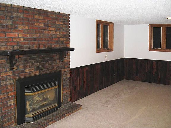Family Room w/ Gas Fireplace