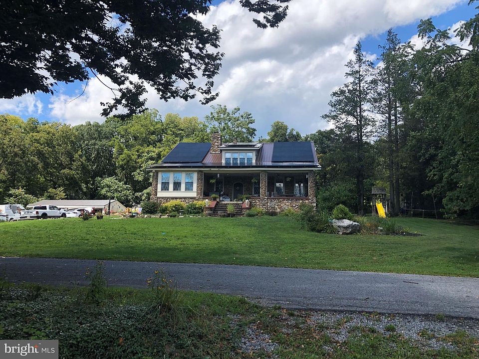 1st image of 210 Skyhigh St