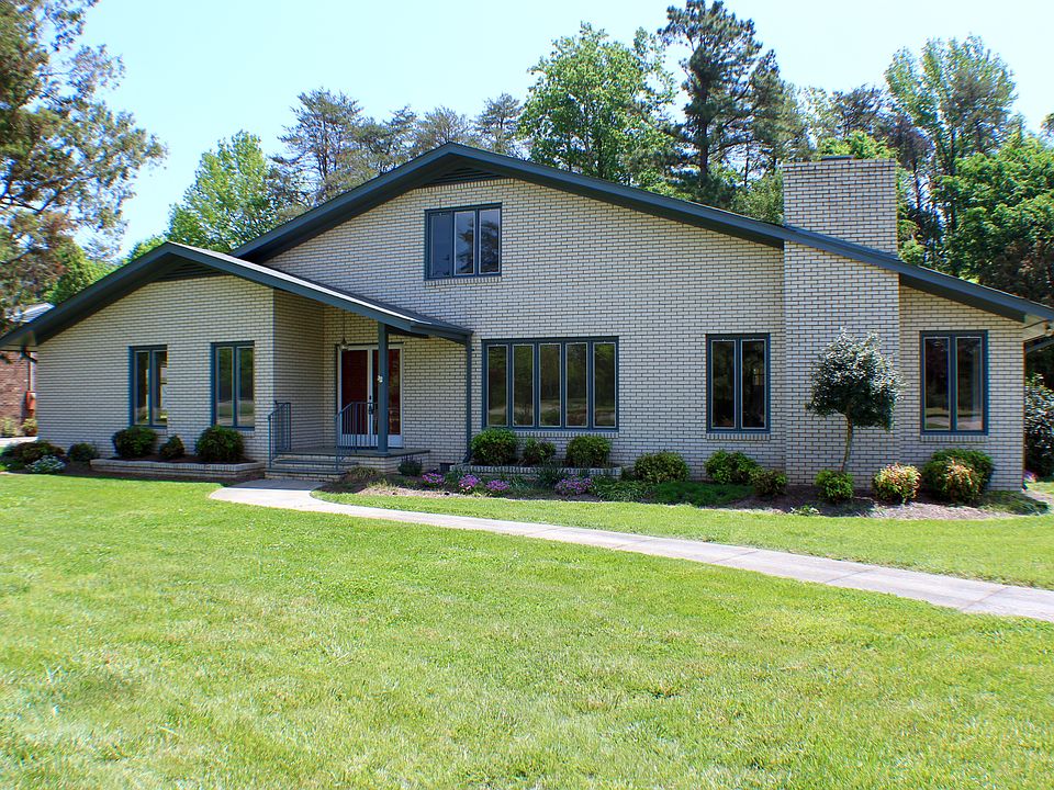 House front w/ formal entry