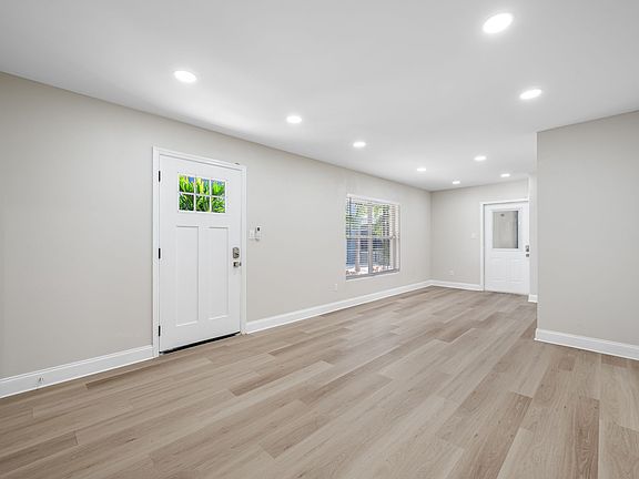 4th image of 140-144 E Davis Blvd #144-4
