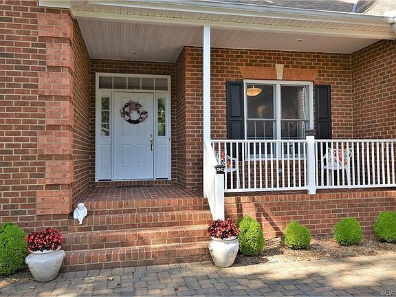 3rd image of 11320 Royal Ln