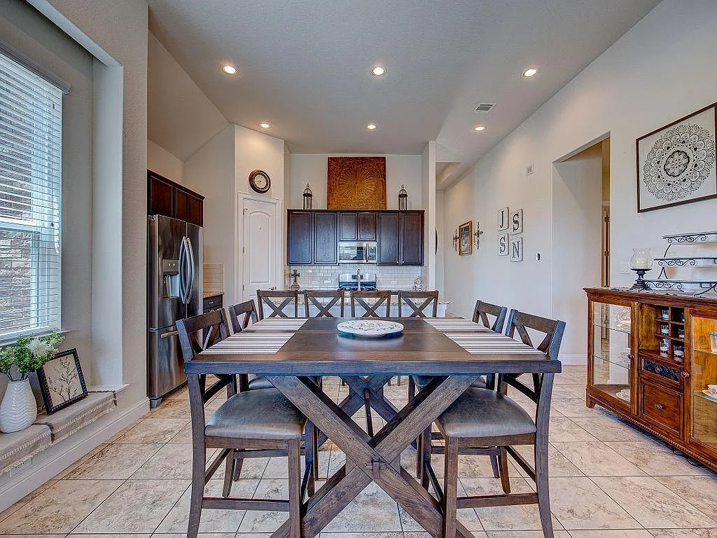 3 bed, 1760 sqft, $2,350 — Photo 4