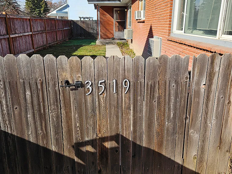 3519 N Woody Dr — Photo 2