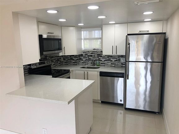 2nd image of 8290 Lake Dr APT 409