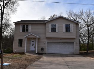 369 Knox Ave, Hollister, MO 65672
