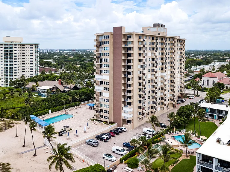 2000 S Ocean Blvd — Photo 38