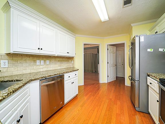 4th image of 305 Peregrine Ct
