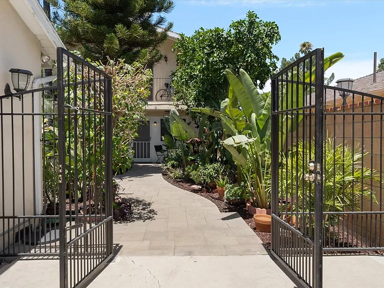 22521 Victory Blvd #B — Photo 14