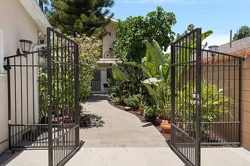 22521 Victory Blvd #B Photo 1 22521 Victory Blvd #B Photo 1
