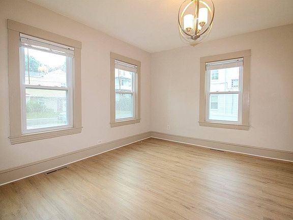 3rd image of 14 Hartford St Floor 1