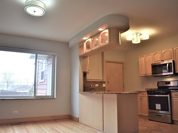 3rd image of 5948 W Cullom Ave Unit 1