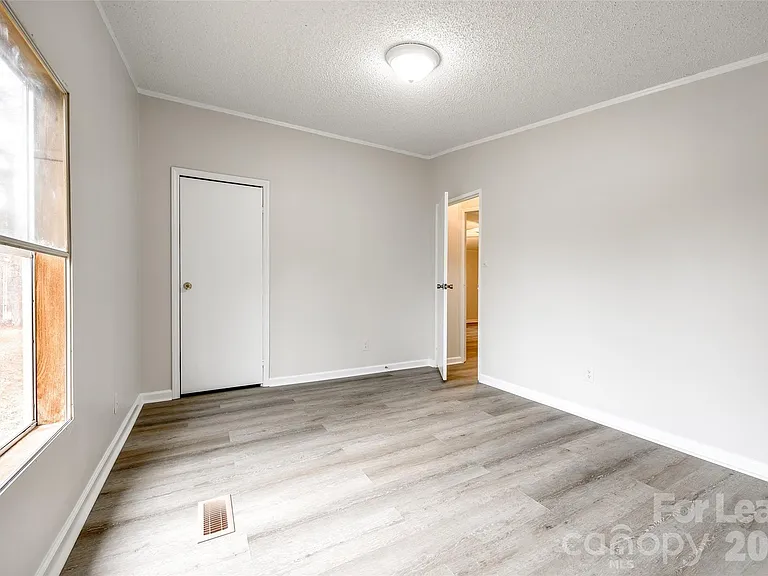 128 Summerglen Dr — Photo 20