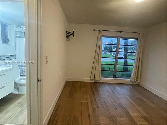 5th image of 1600 NE 114th St APT 109