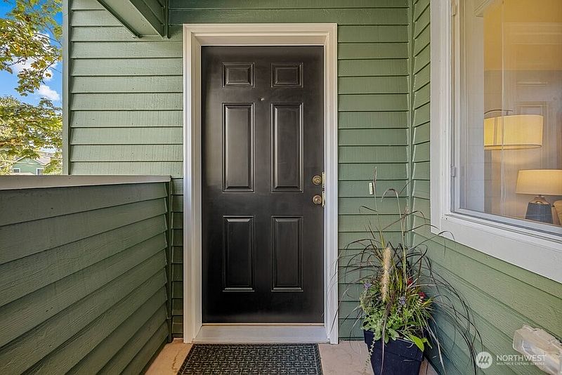 3rd image of 317 27th Avenue E