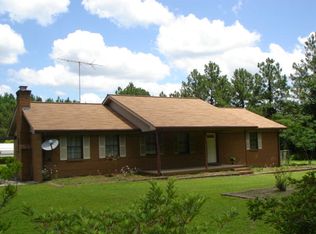 372 W River Rd NW, Baxley, GA 31513